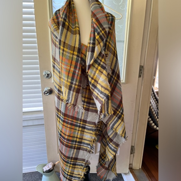 Apple Lane NWT scarf. No materials tag but loose soft weave. 46” wide, 52” long - Picture 8 of 8